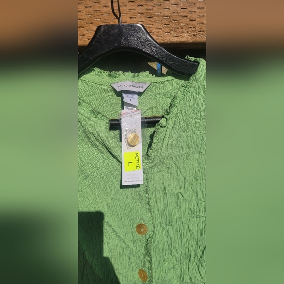 Aloe Green Nomadic Traders long sleeve smocked button-up size Large Petite - Picture 2 of 4
